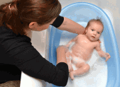 Soins bébé – donner le bain slider_Bain_bebe