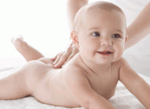 Masser bébé : un moment fort ! Slider massage bébé