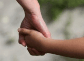Adopter un enfant, du désir d’enfant aux textes de loi Slider adoption