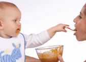 Alimentation bébé : l’introduction de morceaux Slider Introduction de morceaux
